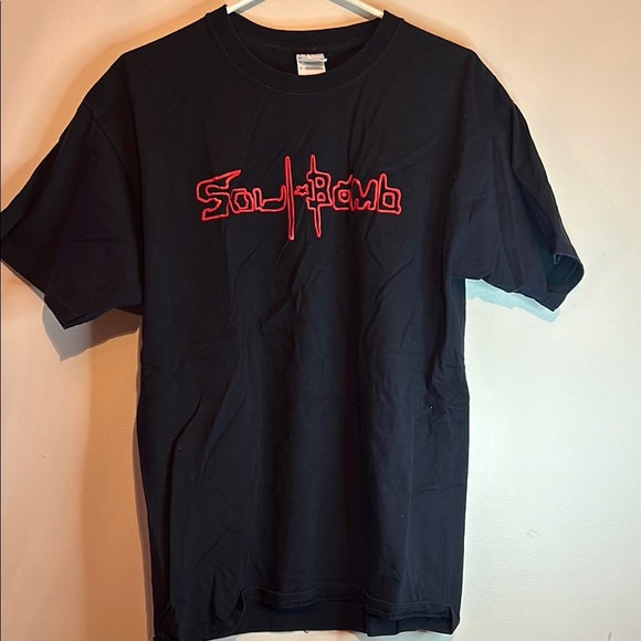 Gildan Black and Red Short Sleeve Tee - Picture 1 of 11